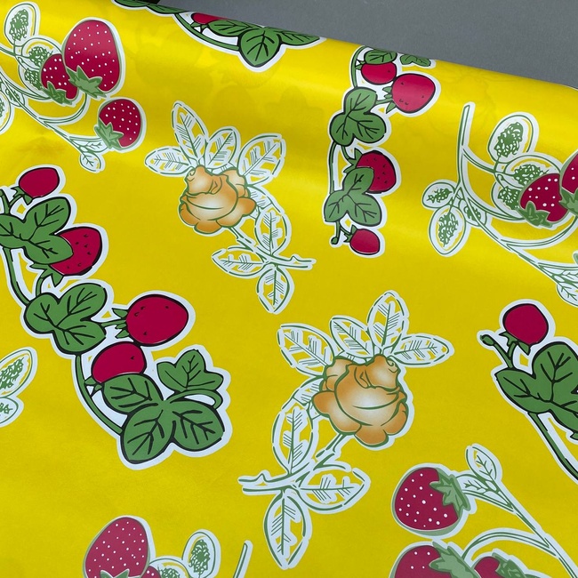 Клейонка на стіл ПВХ на нетканій основі яскрава жовта з ягодами та квітами 1,4 х 1м (100-323), Жовтий, Жовтий