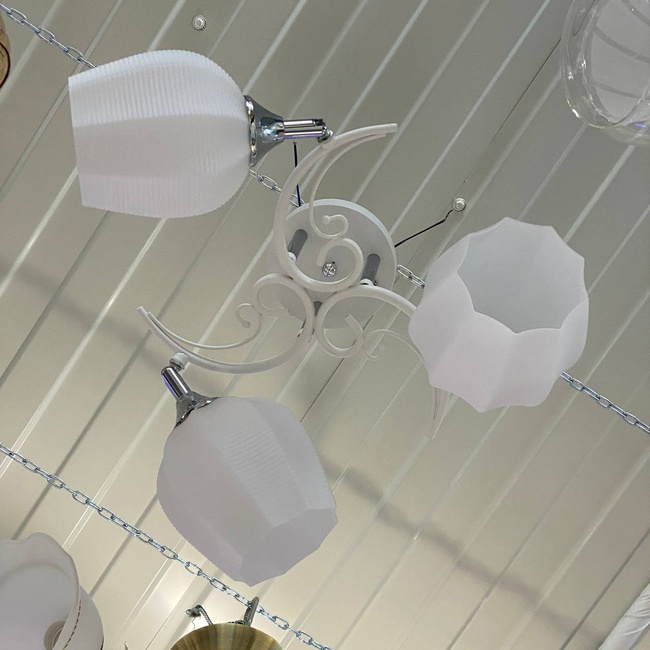 Люстра 3 білі лампи у вітальню, спальню скло в класичному стилі (N4991/3), Білий, Білий