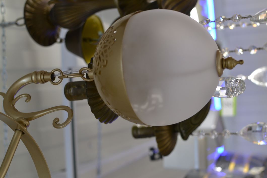 Люстра с белыми плафонами 3 лампы (GH10446-3), Золотистый, Золотистый