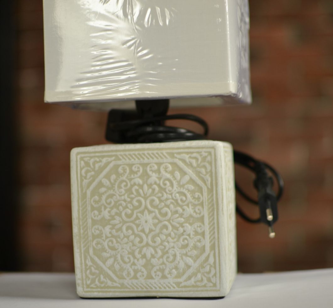 Лампа настільна, 1 лампа, висота лампи - 30 см, діаметр абажура - 16 див., Бежевий, Бежевий
