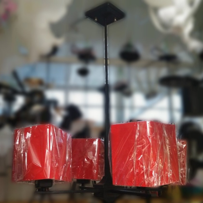 Люстра подвес черный красные квадратные плафоны 4 лампы, Красный, Красный