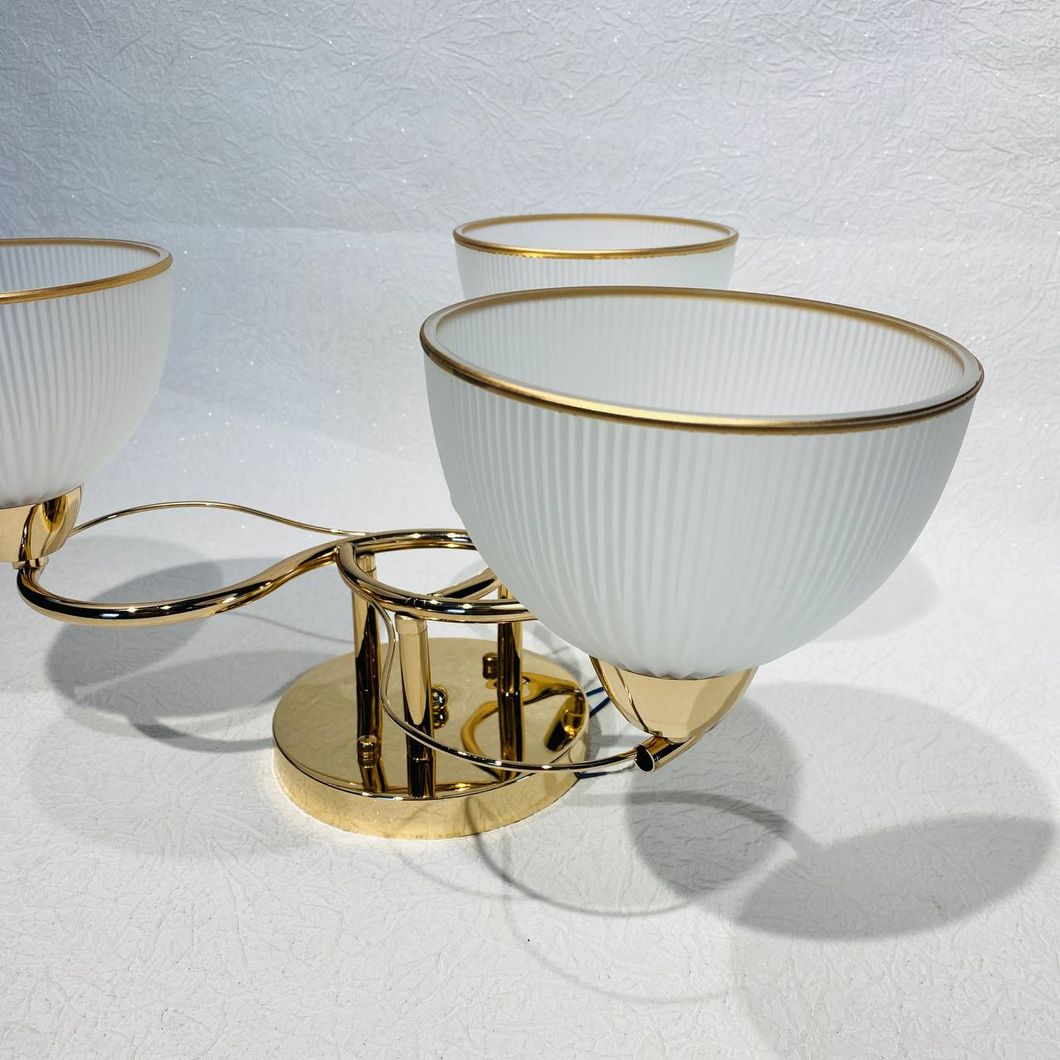 Люстра 3 лампы, золотая в гостиную, спальню стекло в классическом стиле (8118/3), Золотой, Золотой
