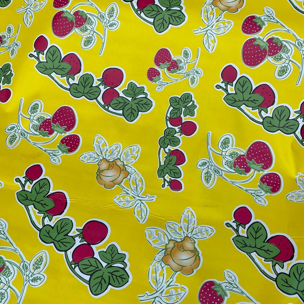 Клеенка на стол ПВХ на нетканой основе яркая желтая с ягодами и цветами 1,4х1м (100-323), Жёлтый, Жёлтый