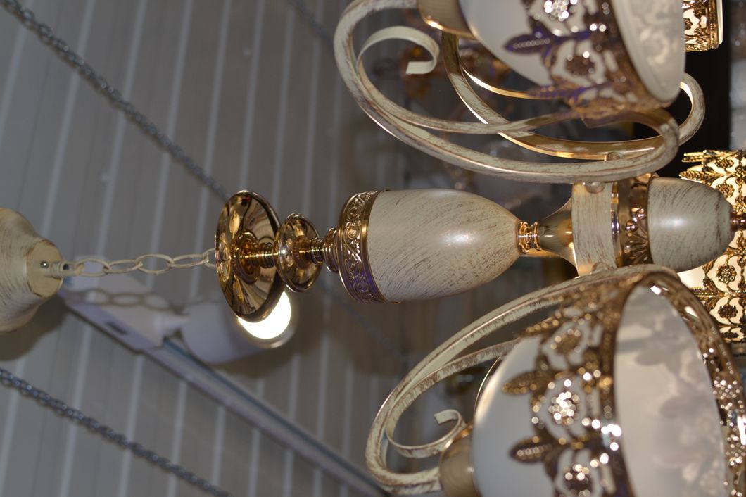Люстра подвесная золото плафоны белые матовые 5 ламп (D 7208-05), Бежевый, Бежевый